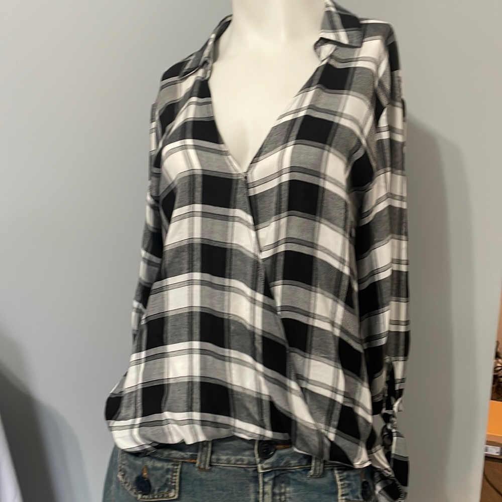 She + Sky Blouse, cute sleeves! Size small. Bundle & Save! Or make offers!